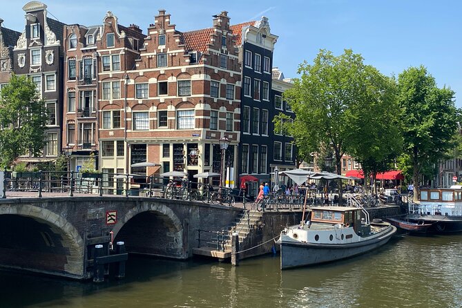CULTURE with bite, culinary city tour - Nieuwe Kerk and the National Monument are brief but useful