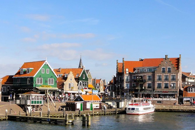Day Trip from Amsterdam to Zaanse Schans Windmills and Volendam - Volendam, from old fishing village to souvenir stop