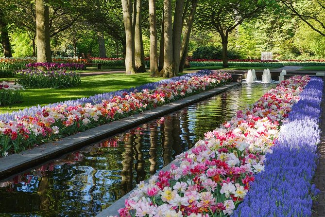 Day Trip to Keukenhof Gardens from Amsterdam with Tour Guide - Entering Keukenhof and finding the Historical Park