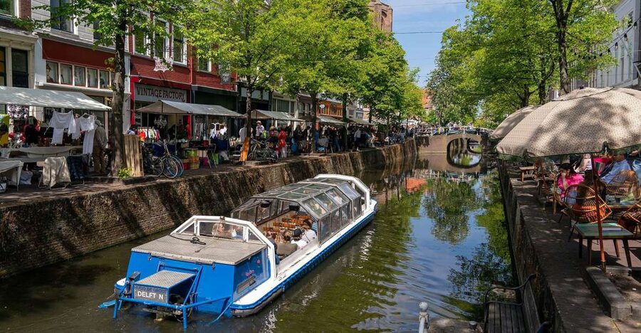 Delft: Canal Cruise with Guided Commentary - Canal houses, churches, and bridges