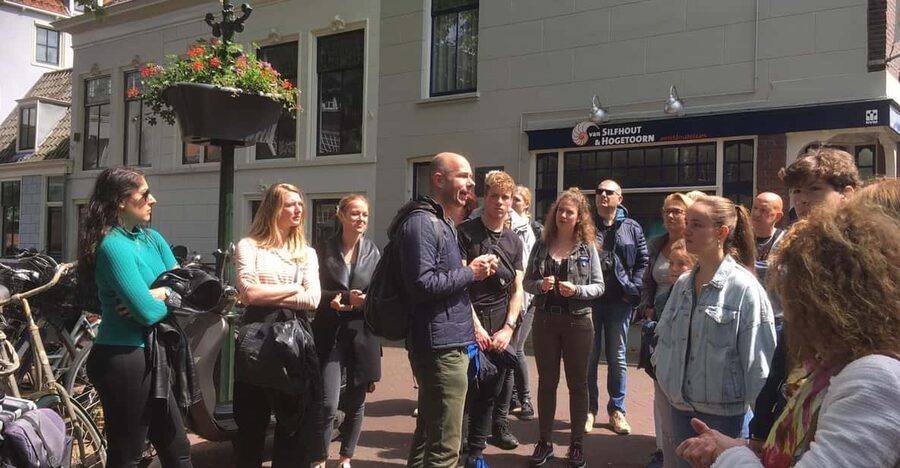 Delft: City Center Walking Tour - Canals, royal squares, and a view across old Delft