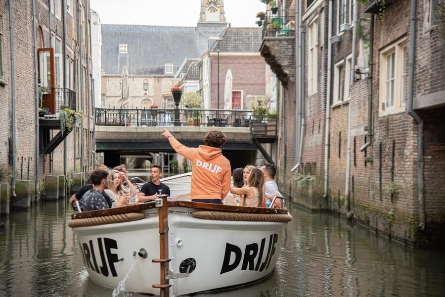 Dordrecht: City Canal Cruise - How to make the most of the hour