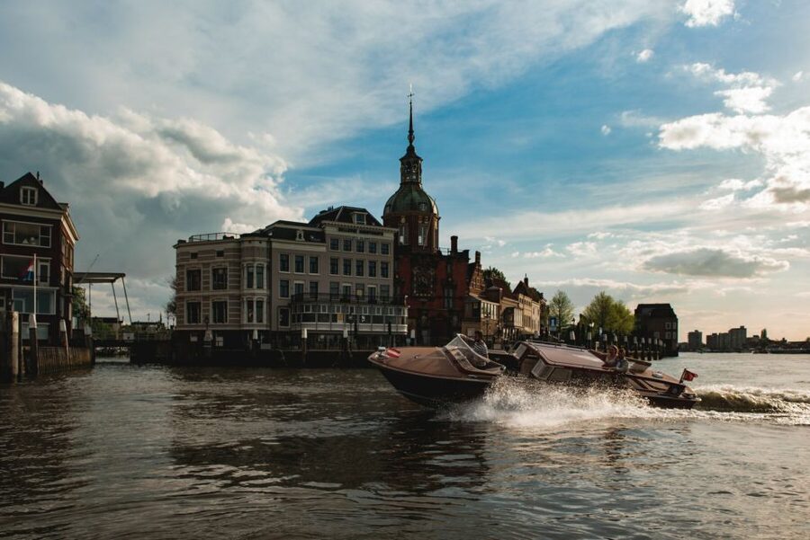 Dordrecht: City Walking Tour with Boat Ride - Why this walk and cruise work well together