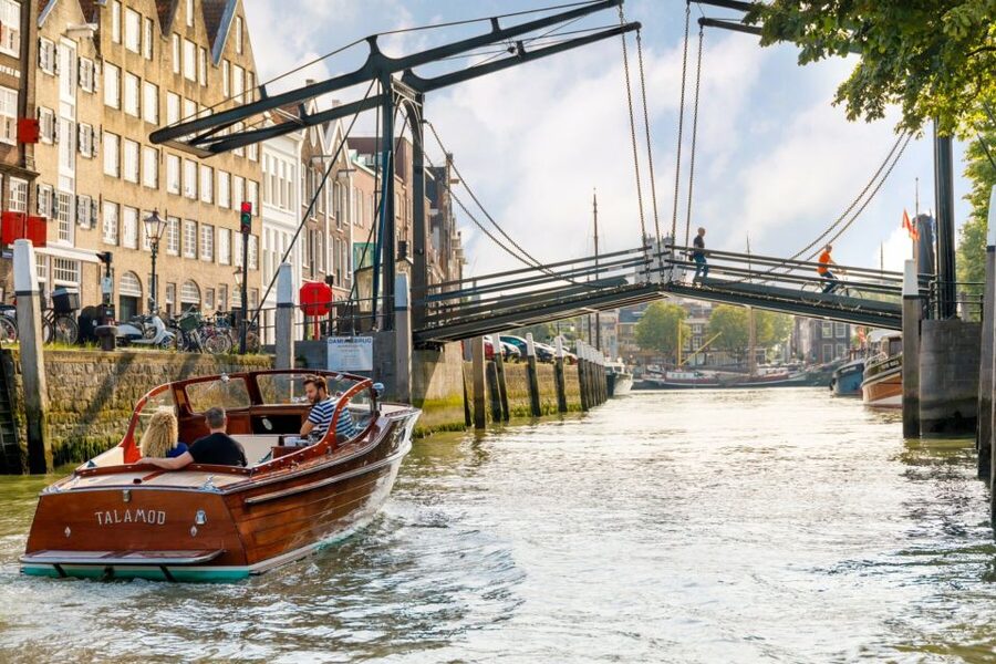 Dordrecht: City Walking Tour with Boat Ride - How much time the tour really takes