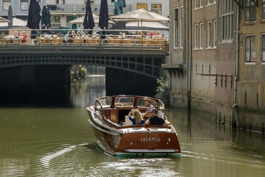 Dordrecht: City Walking Tour with Boat Ride - Who will enjoy this Dordrecht experience?