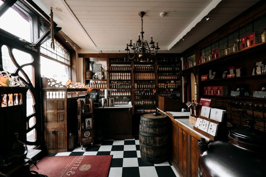 Dordrecht: Distillery Tour with Dutch Gin & Genever Tasting - Rutte Distillery in Dordrecht: a short visit with a clear purpose