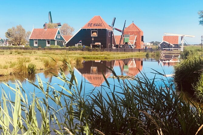 Dreamy Dutch Villages Tour: Giethoorn, Zaanse Schans & More - Clogs made by hand at Kooijman