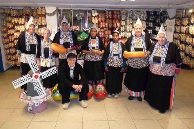 Dutch Experience in Volendam with Traditional Outfits - Getting there from Amsterdam