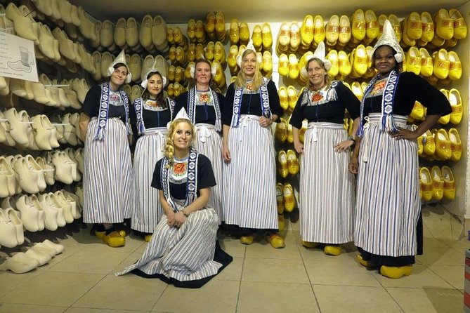 Dutch Experience in Volendam with Traditional Outfits - Accessibility and group comfort