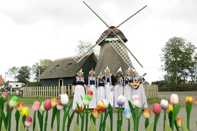Dutch Experience in Volendam with Traditional Outfits - Who will enjoy this visit most?