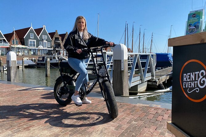 E-fatbike rental Volendam - Countryside of Amsterdam - Edam in one hour: canals, cheese, and small streets