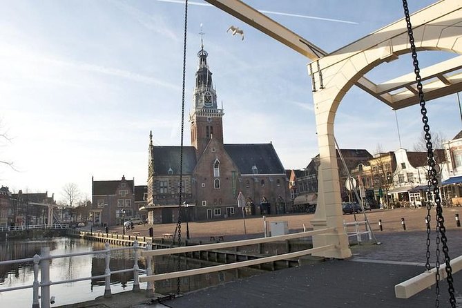 e-Scavenger hunt Alkmaar: Explore the city at your own pace - Beer, taxes, and an old courtyard