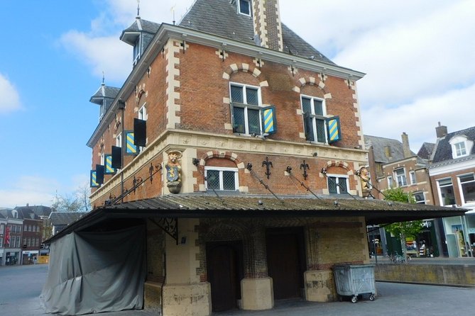 e-Scavenger hunt Leeuwarden: Explore the city at your own pace - Blokhuispoort and the Princessehof