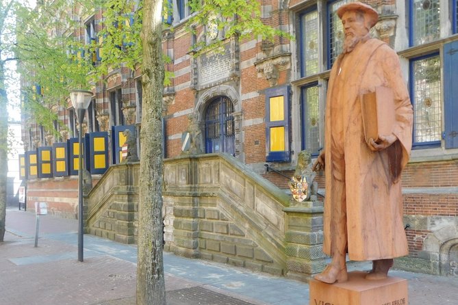 e-Scavenger hunt Leeuwarden: Explore the city at your own pace - Natuurmuseum Fryslan and Station Leeuwarden