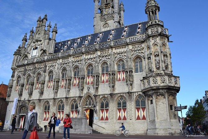 e-Scavenger hunt Middelburg: Explore the city at your own pace - A city walk with a game attached
