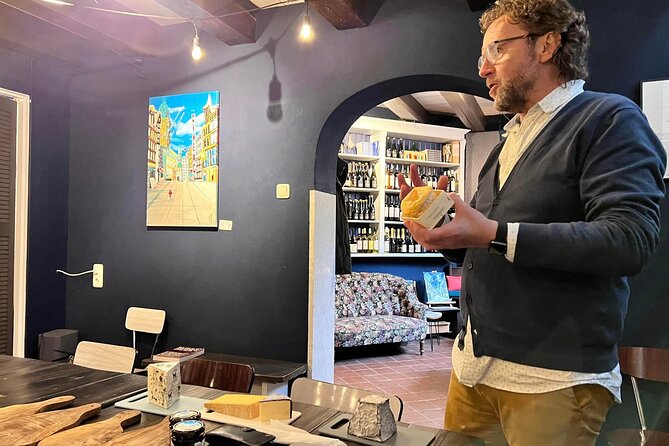 Exclusive Cheese Walk & Dutch Wine Discovery - Passing the Anne Frank House and entering Jordaan