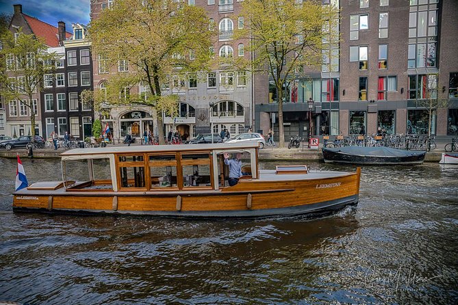 Exclusive Cruise! 90 min - 12 guests max - Book Leemstar! - Why a small Amsterdam canal boat makes a difference
