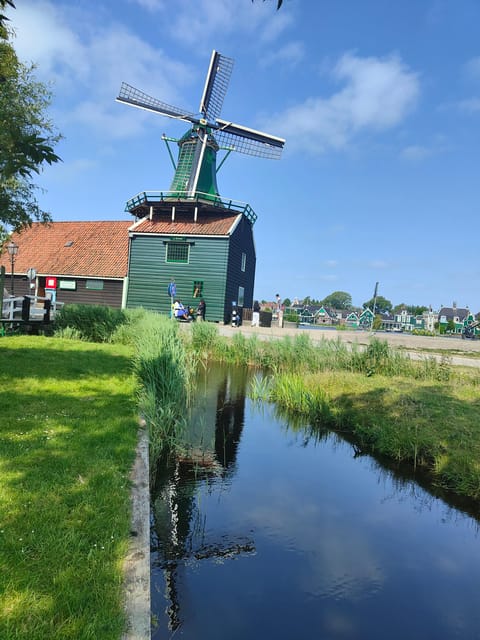 Excursion from Amsterdam to the windmills of Zaanse Schans - Cheese, tasting, and a familiar Dutch tradition