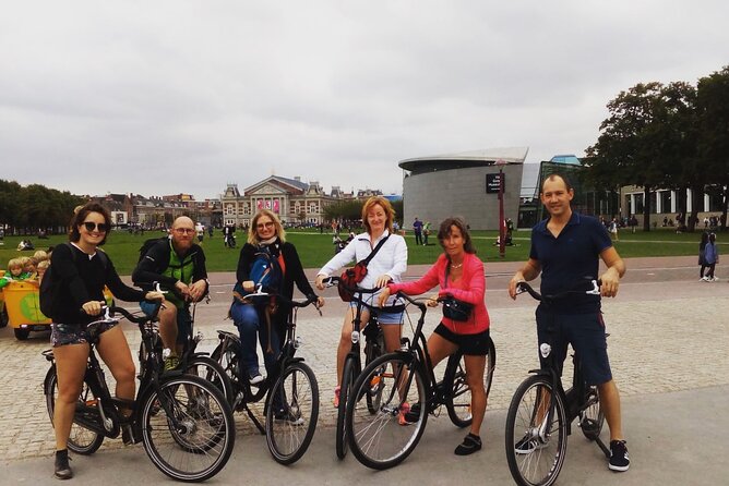 Explore Amsterdam by Bike in the Company of a French Local Guide - The guide makes the difference