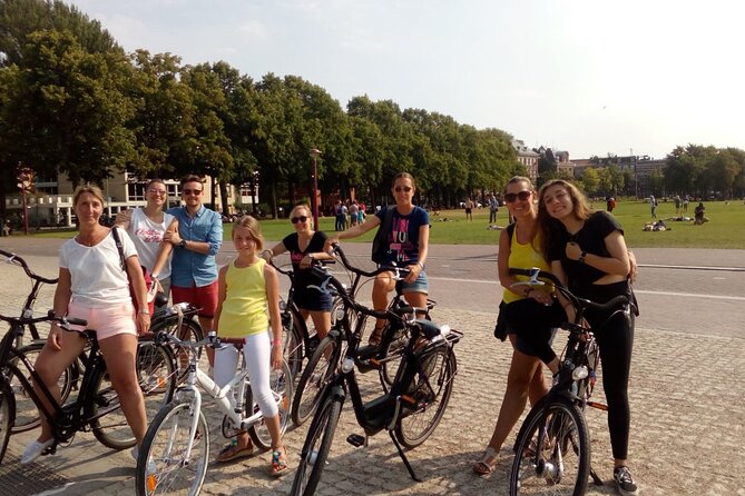 Explore Amsterdam by Bike in the Company of a French Local Guide - Group size, pace and cycling confidence