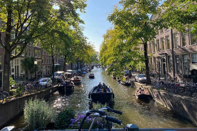 Explore hidden streets with friends - Private Tour - Crossing the Canal Ring and reading the city’s growth