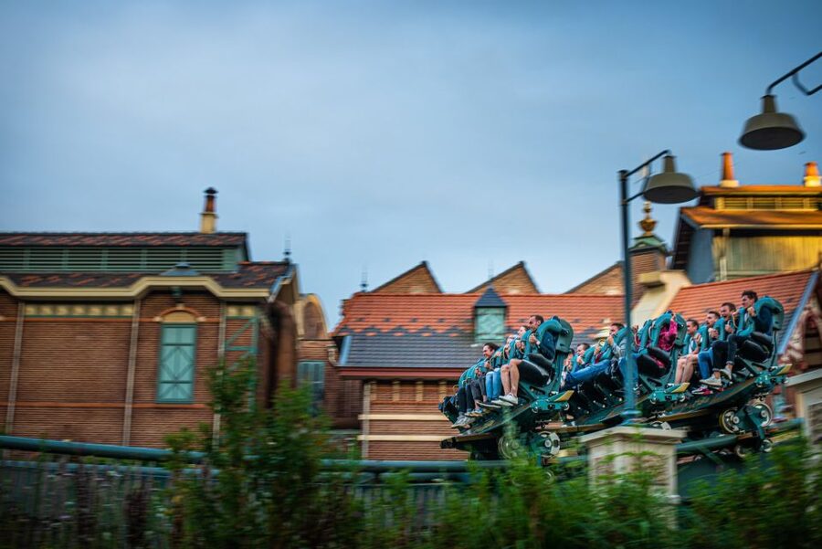 From Amsterdam: Day Trip to Efteling Theme Park with Ticket - Entering Efteling and finding its storybook heart