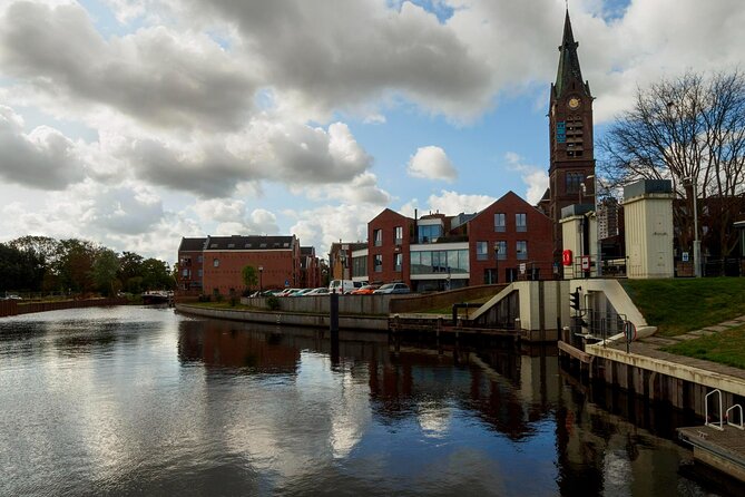 From Amsterdam: Day Trip to Rotterdam, Delft & Hague with Cruise - Delft: canals, Vermeer, and blue ceramics