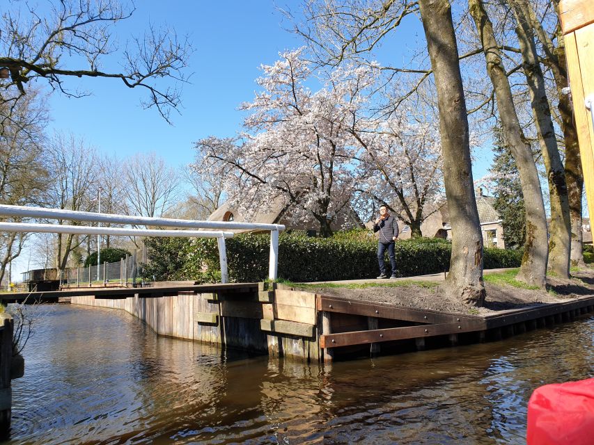 From Amsterdam: Giethoorn Day Trip with Small Electric Boat - What the $151 price buys you