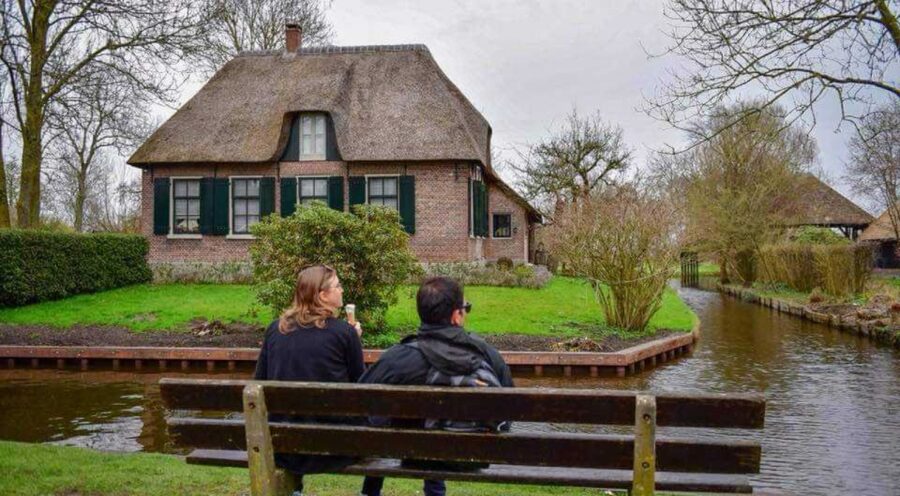 From Amsterdam: Giethoorn Guided Day Trip with Canal Cruise - The guide can make or break the day