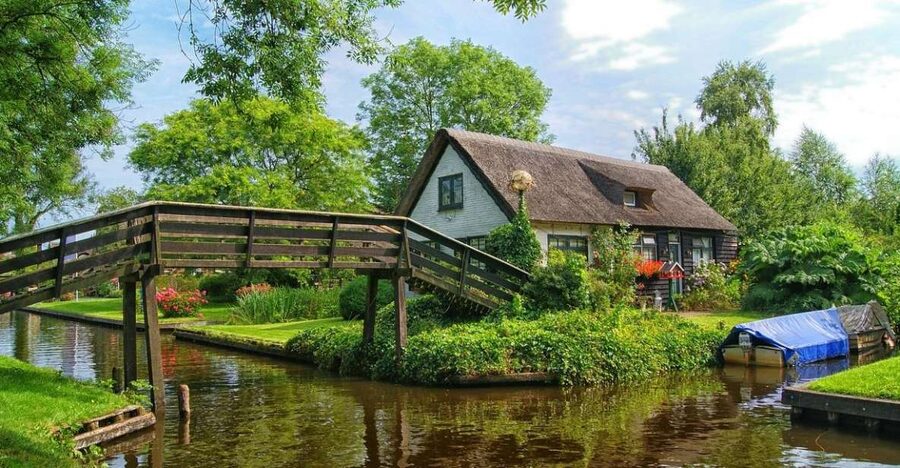 From Amsterdam: Giethoorn Sightseeing Tour and Canal Cruise - Key points to know before booking