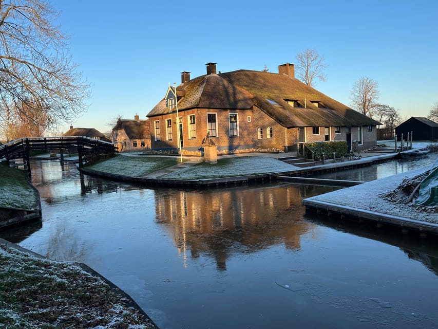From Amsterdam: Giethoorn Small Group Tour with Boat Ride - Walking the village after the cruise