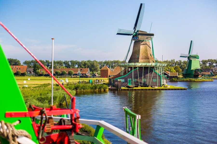 From Amsterdam: Keukenhof and Dutch Countryside Tour - Keukenhof: three and a half hours among the spring flowers