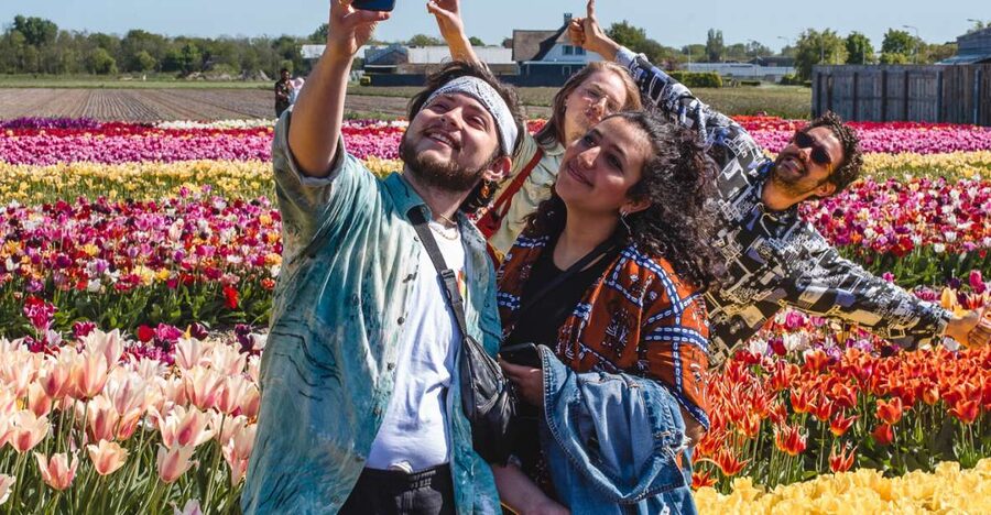From Amsterdam: Keukenhof Gardens & Tulip Experience Tour - Leaving Amsterdam for Lisse
