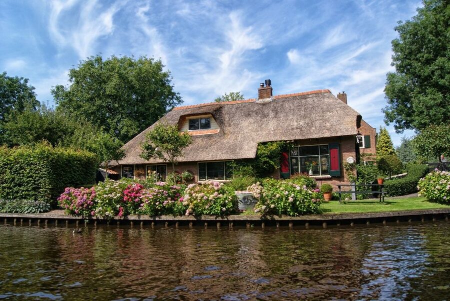 From Amsterdam: Private Sightseeing Tour to Giethoorn - The guide and the amount of local explanation