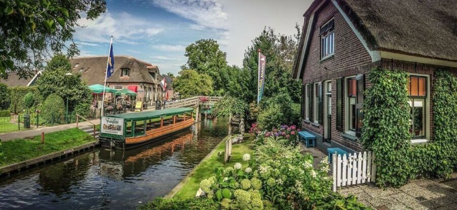From Amsterdam: Private Tour to Giethoorn with Canal Cruise - Key points to know before booking