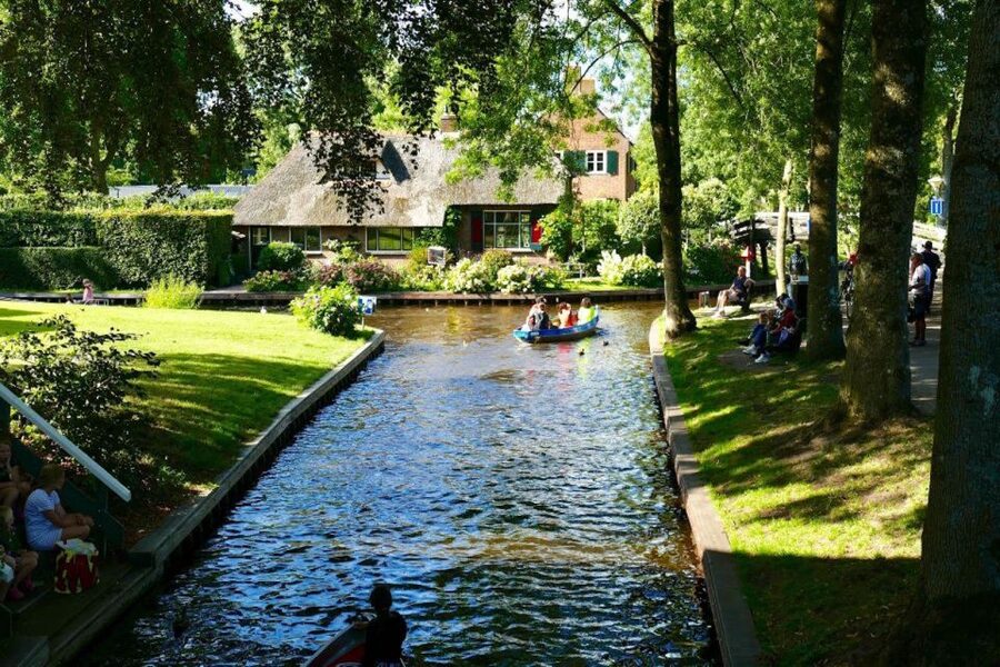From Amsterdam: Private Tour to Giethoorn with Canal Cruise - Seeing the village by canal boat