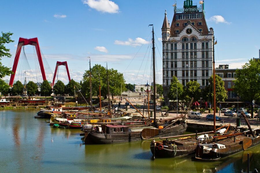 From Amsterdam: Rotterdam and The Hague Tour in Spanish - The Spanish guides and the feel of the tour