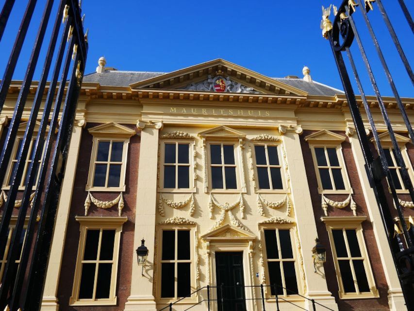 From Amsterdam: The Hague and Delft Sightseeing Tour - Private service, commentary, and flexibility