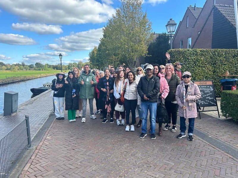 From Amsterdam to Giethoorn Day Trip - Meeting the group at Amsterdam Centraal