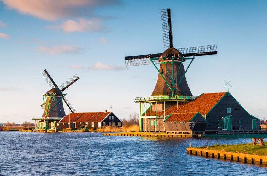 From Amsterdam: Windmills of Zaanse Schans Tour - Tasting Gouda at the cheese farm