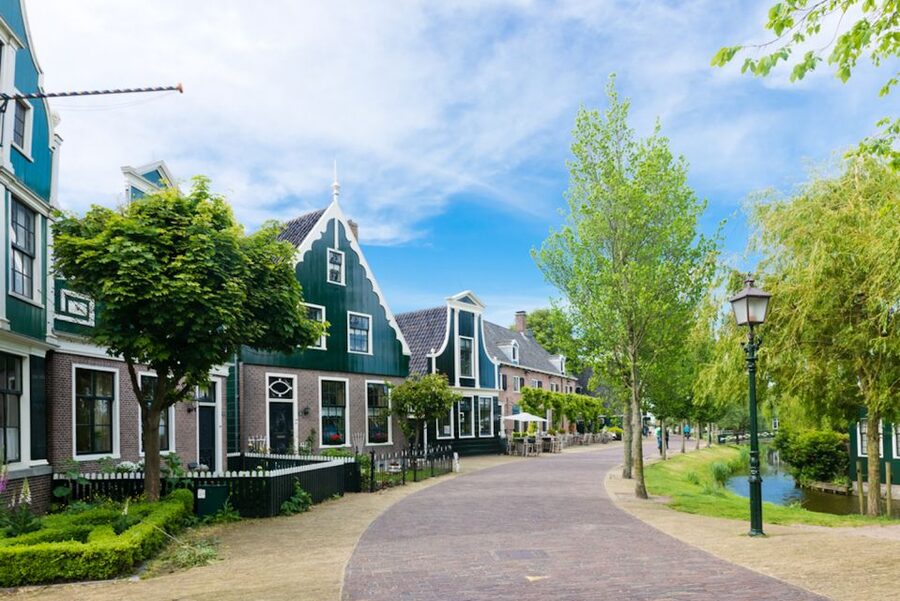From Amsterdam: Windmills of Zaanse Schans Tour - What the schedule means for your day