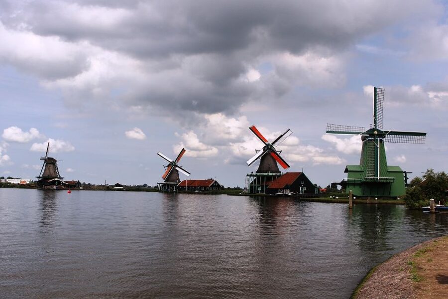 From Amsterdam: Windmills & Volendam Private Tour - Cheese tasting with a practical lesson