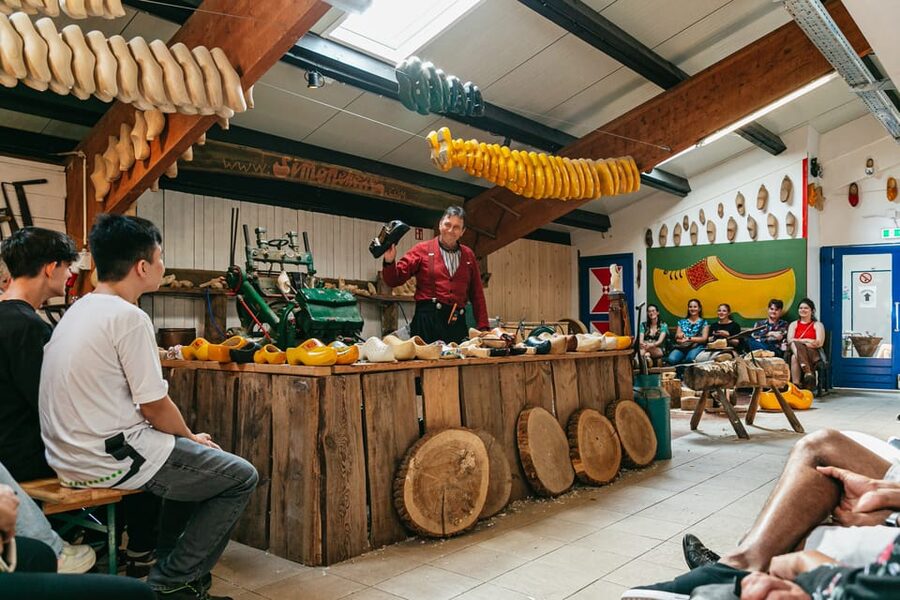 From Amsterdam: Zaanse Schans, Edam, & Marken Full-Day Trip - Bus comfort, timing, and practical details