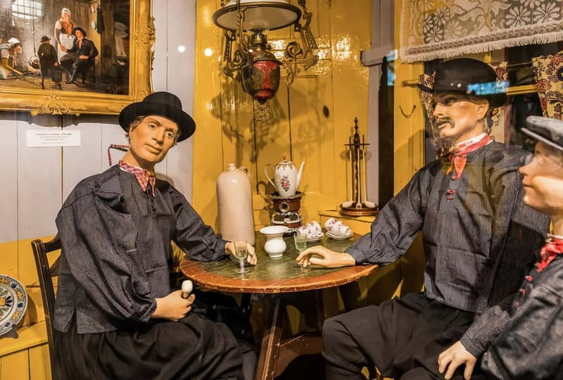 From Amsterdam: Zaanse Schans, Volendam, and Marken Day Trip - Clogs and the antique steam engine