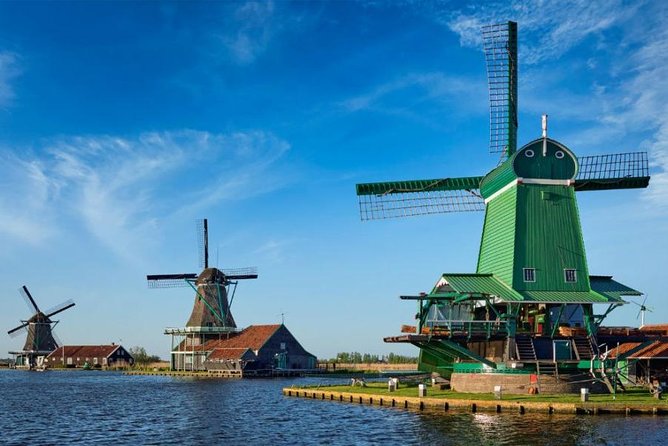 From Amsterdam: Zaanse Schans, Volendam, Giethoorn with Boat Tour - How to prepare for rain, walking, and limited free time