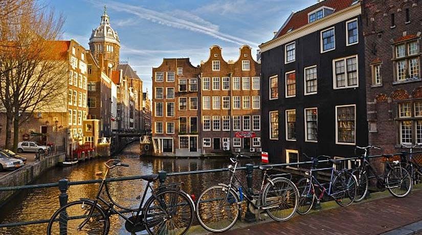 From Brussels: Day Trip to Amsterdam with Canal Boat Cruise - The three-hour coach ride north