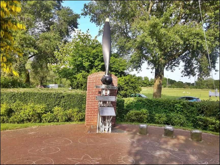 Full-day excursion to Edam, Volendam, and Marken - What the food and craft visits add
