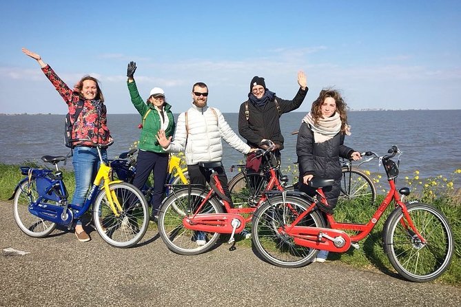 Full-Day Private Guided Countryside Tour from Amsterdam by Bike - Leaving Amsterdam by bike for Waterland
