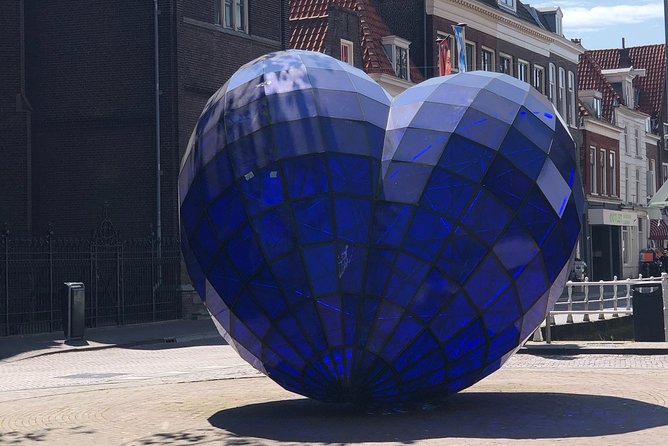Get the best out of Delft by creating memories during our private walking tour! - The Old Church and Leaning Jan