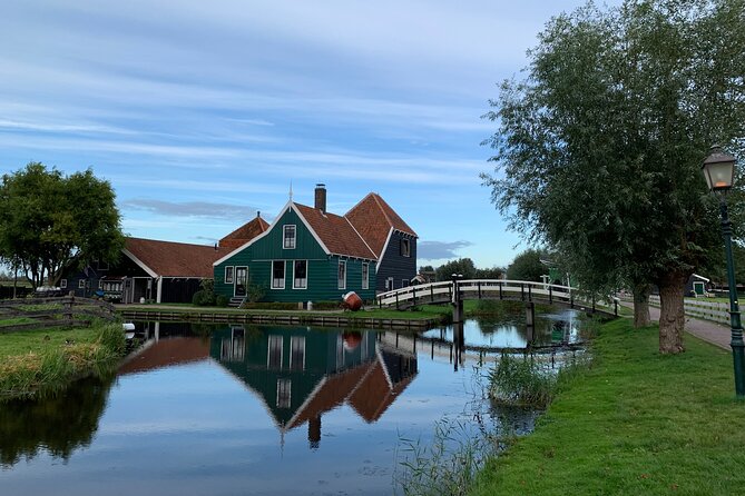 Giethoorn, Afsluitdijk, Zaanse Schans Day Tour Incl Hotel Pick Up - Giethoorn by boat and on foot